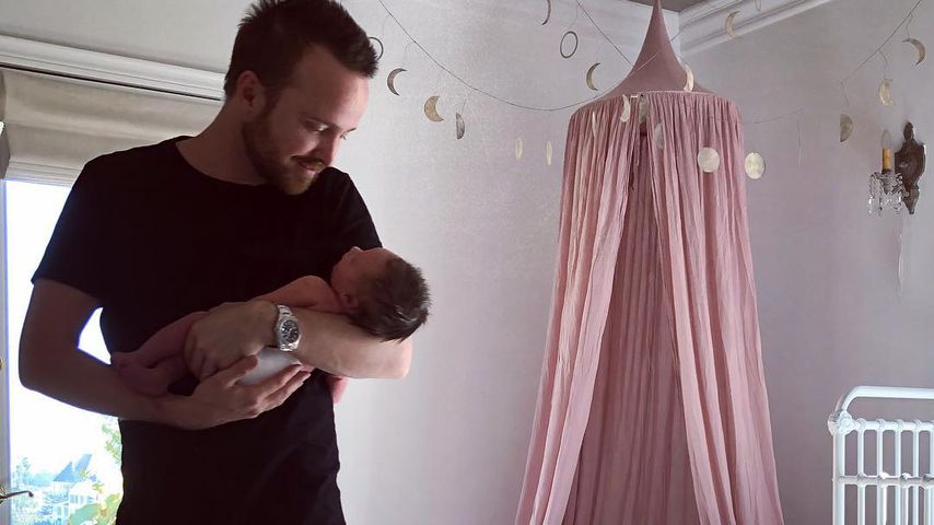 Schauspieler Aaron Paul mit Tochter Story