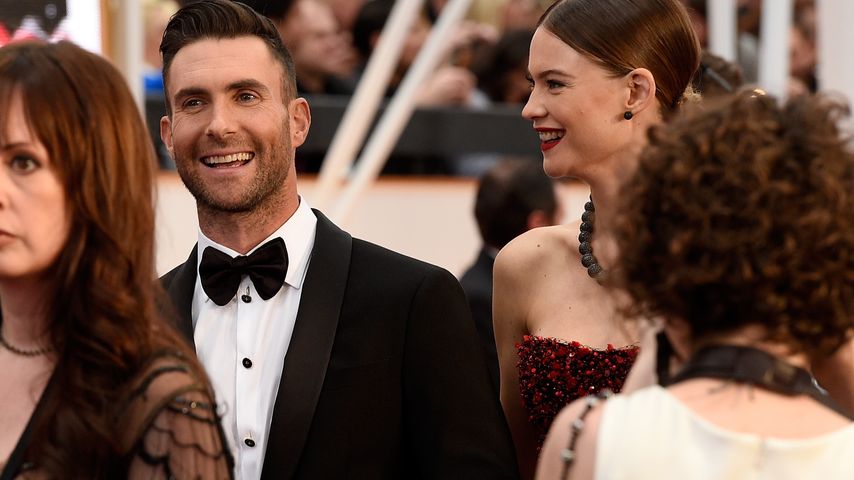 Adam Levine und Behati Prinsloo bei ihrer Ankunft zur Oscarverleihung 2015