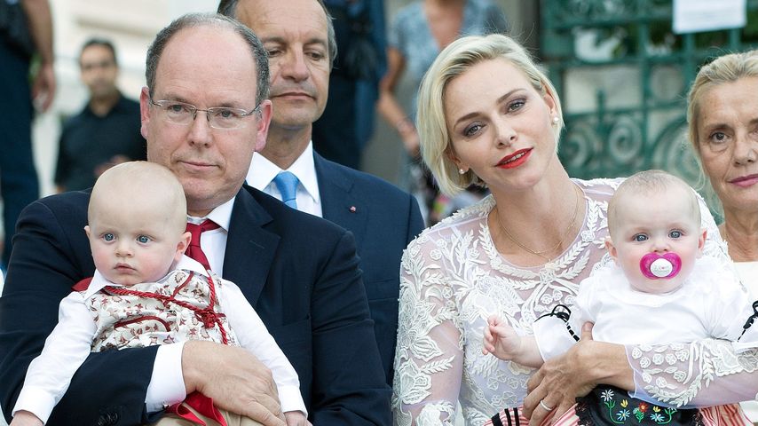 Albert II. von Monaco, Fürstin Charlène und ihr Kinder Jacques und Gabriella im August 2015