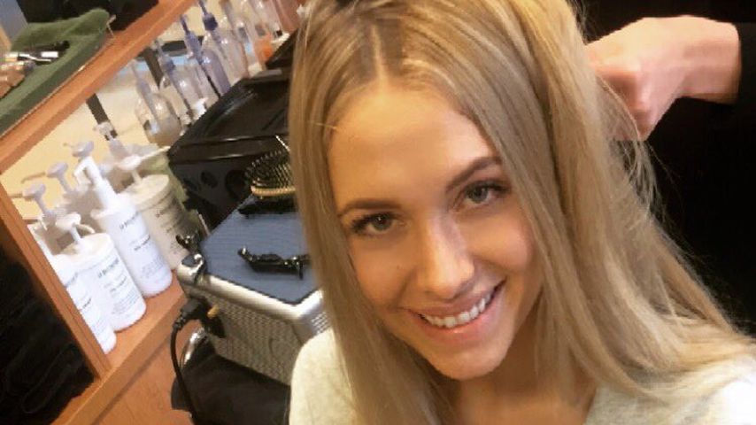 Alena Fritz mit Baby beim Friseur
