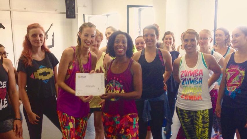 Alessandra Meyer-Wölden mit ihrer Zumba-Gruppe