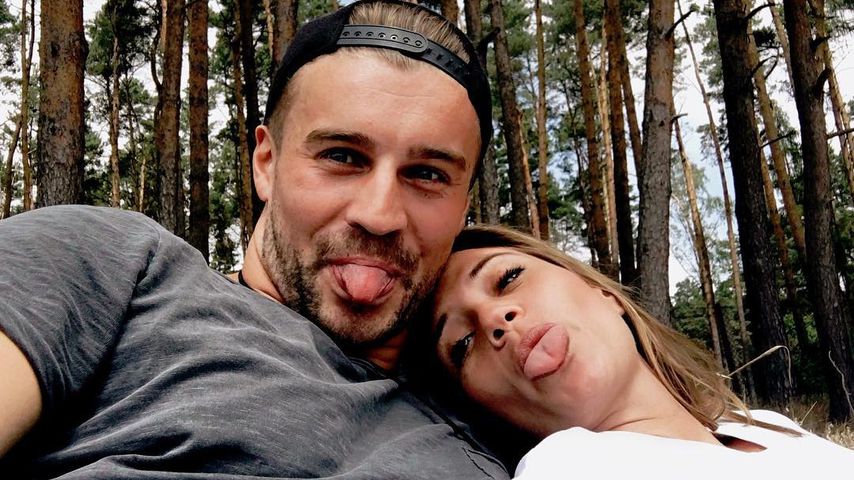 https://content4.promiflash.de/article-images/video_480/alexander-hindersmann-und-nadine-klein-2-r2.jpg
