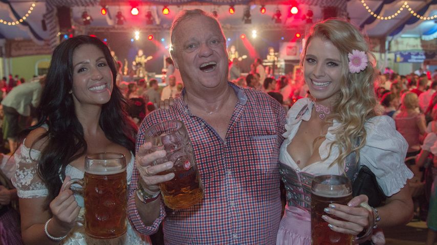 Anja Polzer, Rolf Töpperwien und Saskia Atzerodt beim Oktoberfest in Frankfurt