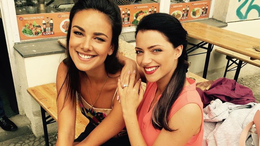 Anne Menden mit Schauspielkollegin Janina Uhse am Set von GZSZ