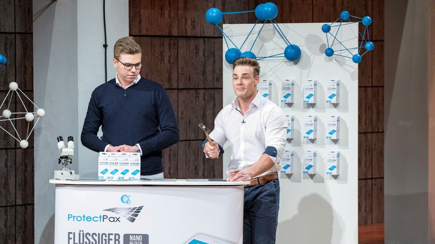 Anthony Filipiak und Pascal Buchen stellen ihr Produkt "Protect Pax" bei "Die Höhle der Löwen" vor