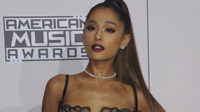 Ariana Grande bei den 2016 American Music Awards