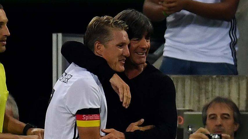 Bastian Schweinsteiger mit Joachim Löw