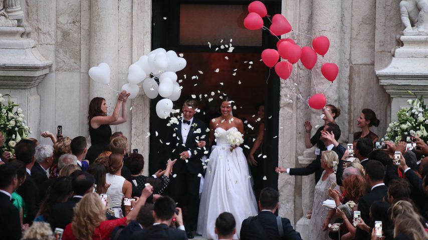 Bastian und Ana Schweinsteiger nach der kirchlichen Trauung in Venedig
