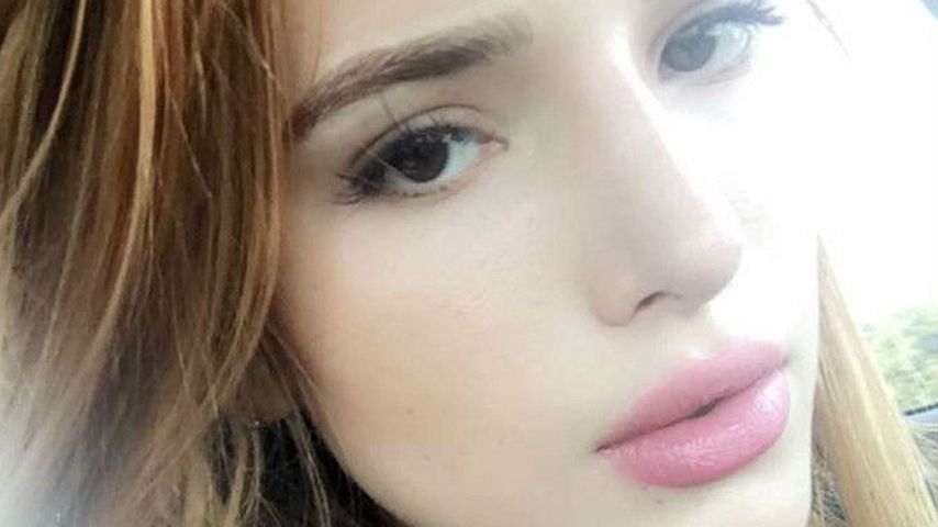 Bella Thorne präsentiert ihre tätowierten Augenbrauen