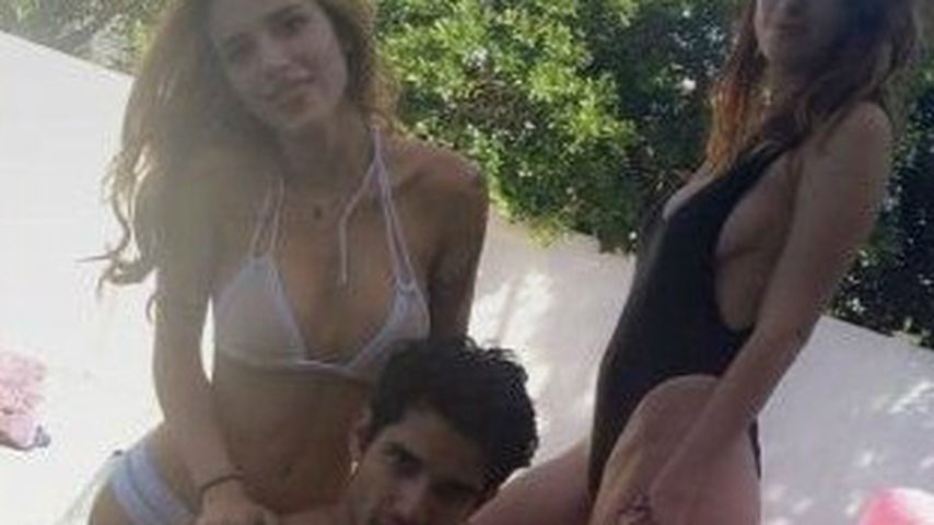 Bella Thorne und Tyler Posey (links) mit Bellas Schwester Dani