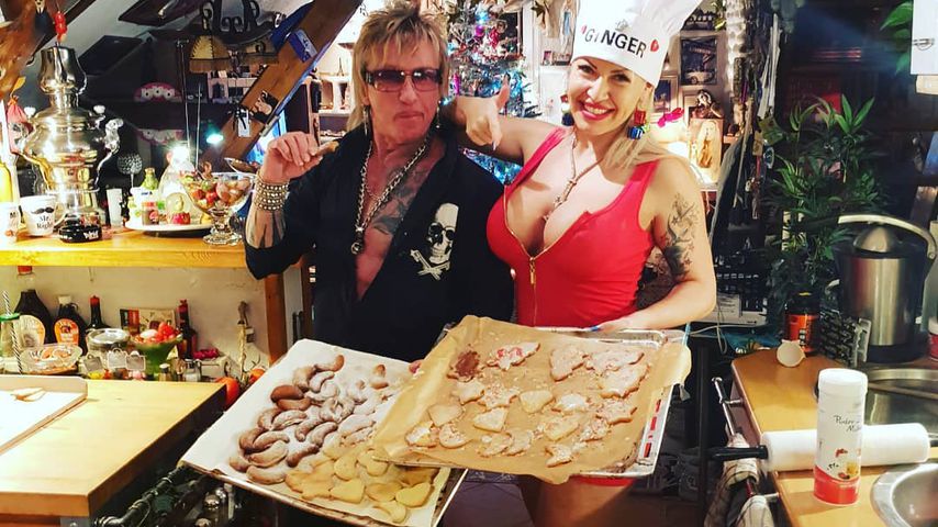 Mehl auf Brüsten! Bert & Ginger backen Weihnachts-Plätzchen