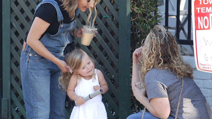Beverley Mitchell mit ihrer Tochter Kenzie in Los Angeles