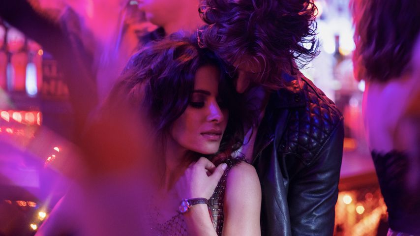 Billie (Sarah Shahi) und Brad (Adam Demos) in "Sex/Life"