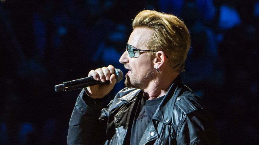 Bono bei einem Konzert in Paris