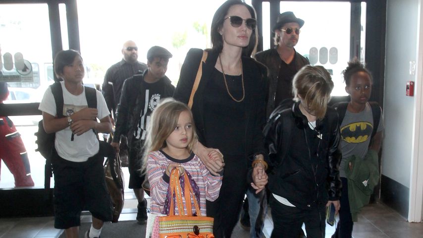 Angelina Jolie und Brad Pitt mit ihren Kindern