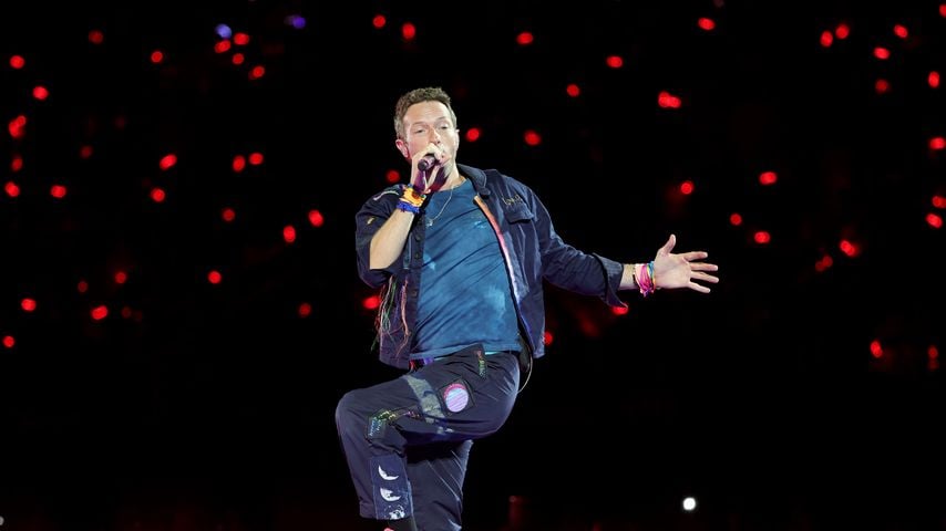 Während Konzert: Sänger Chris Martin deckt eine Affäre auf