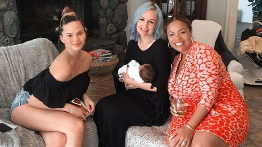 Chrissy Teigen und Luna Simone