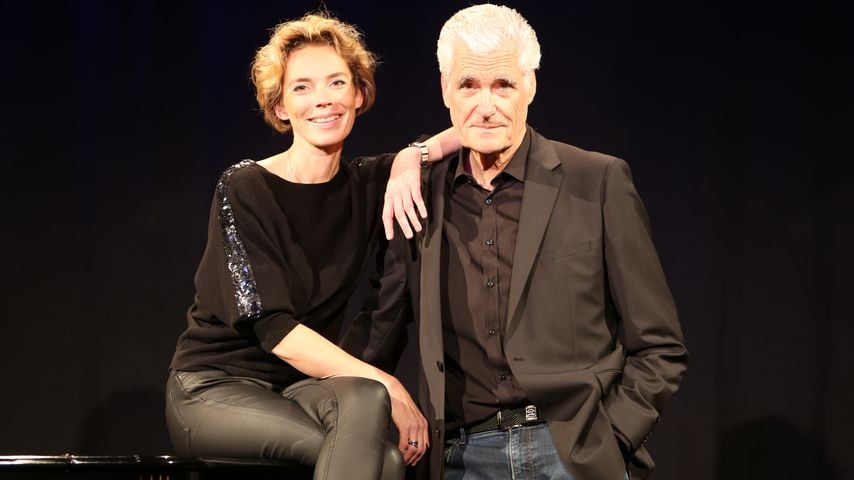 Kabarettistin Christine Schütze und Sky du Mont im Hamburger Theater