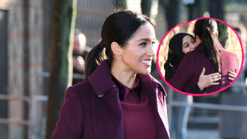 Volksnahe Herzogin: Schwangere Meghan in Knuddel-Laune