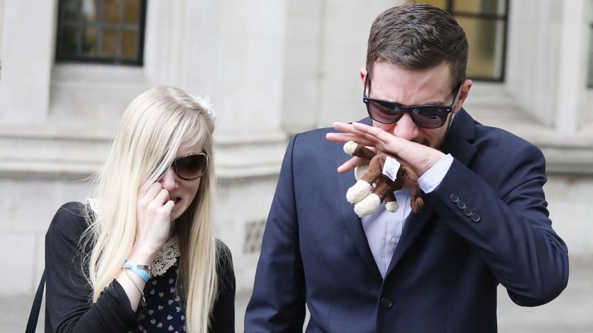 Connie Yates und Chris Gard vor dem Obersten Gerichtshof in London