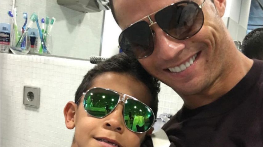 Fußball-Star Cristiano Ronaldo mit seinem Sohn