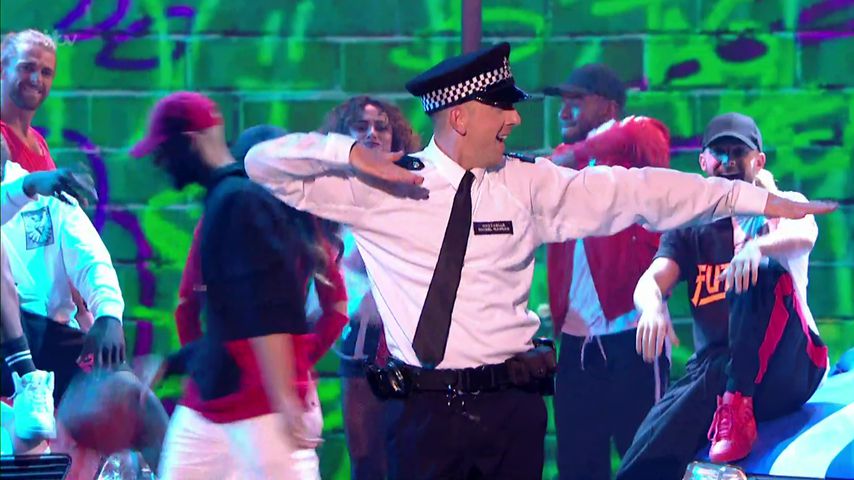 Richtiger Netz-Hitz: Das ist der coolste Polizist Englands!