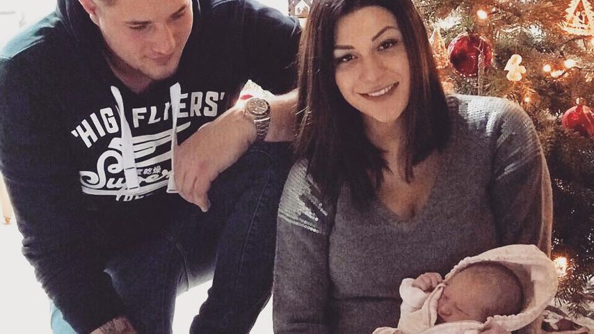 Bei Papas Anblick: Bachelor-Incis Baby strahlt um die Wette