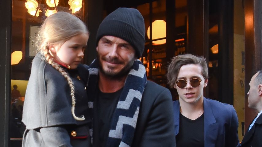 David Beckham vor einem Restaurant in New York mit seinen Kindern Brooklyn und Harper