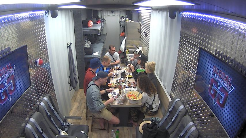 Die "Global Gladiators"-Kandidaten im Container