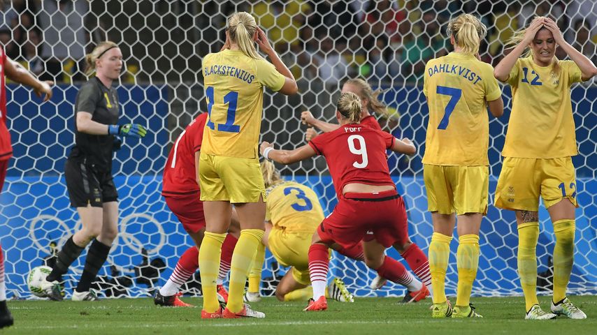 Die schwedischen Fußballerinnen nach dem Eigentor von Linda Sembrant im Olympia-Finale in Rio