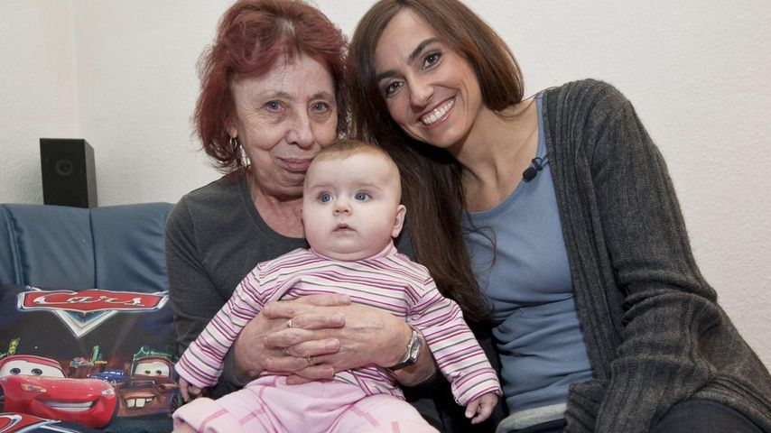 Mutter erwischt ihn mit ihrer Freundin und fickt einfach mit Mutter erwischt ihn mit ihrer Freundin und fickt einfach mit