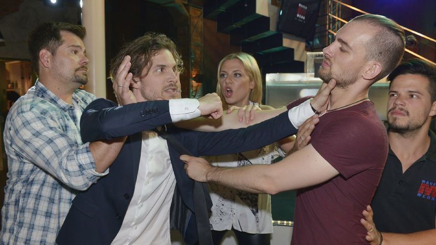 Die "TV-Brüder" Thaddäus Meilinger und Eric Stehfest in einer Szene von "Gute Zeiten, schlechte Zeit