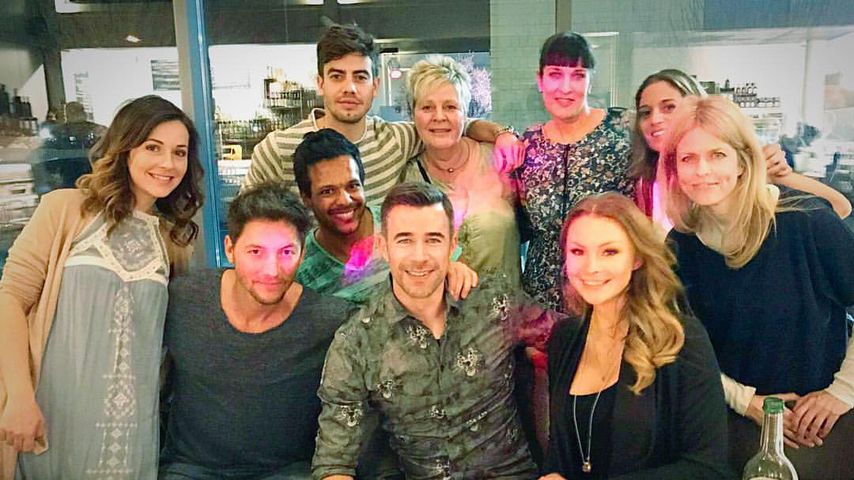 Der ehemalige "Verbotene Liebe"-Cast mit Freunden