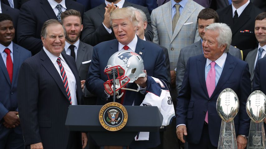 Donald Trump mit den New England Patriots vor dem Weißen Haus 2017