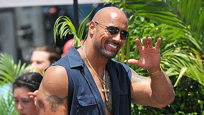 Fies: The Rock lässt die Baseballkeule sprechen | Promiflash.de