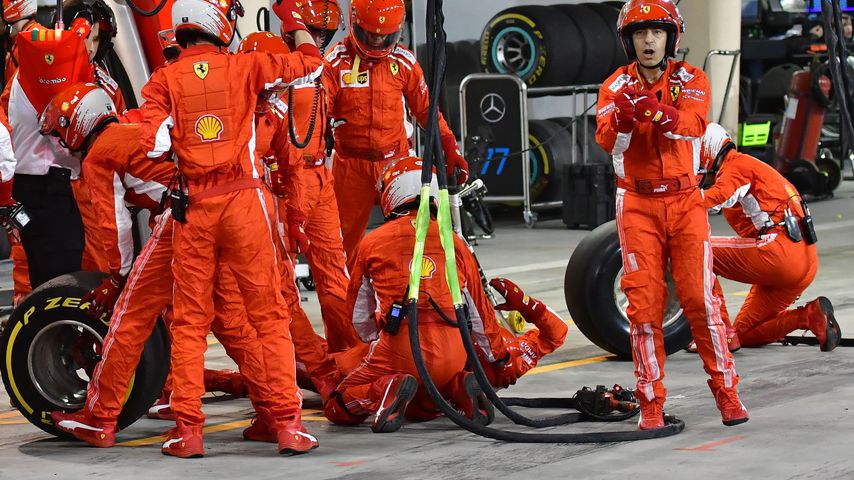 Unfall in der Boxengasse von Ferrari in Bahrain