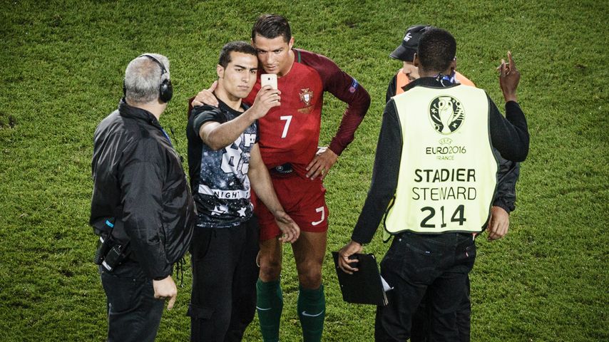 Der Flitzer mit Cristiano Ronaldo nach dem EM-Spiel Portugal-Österreich