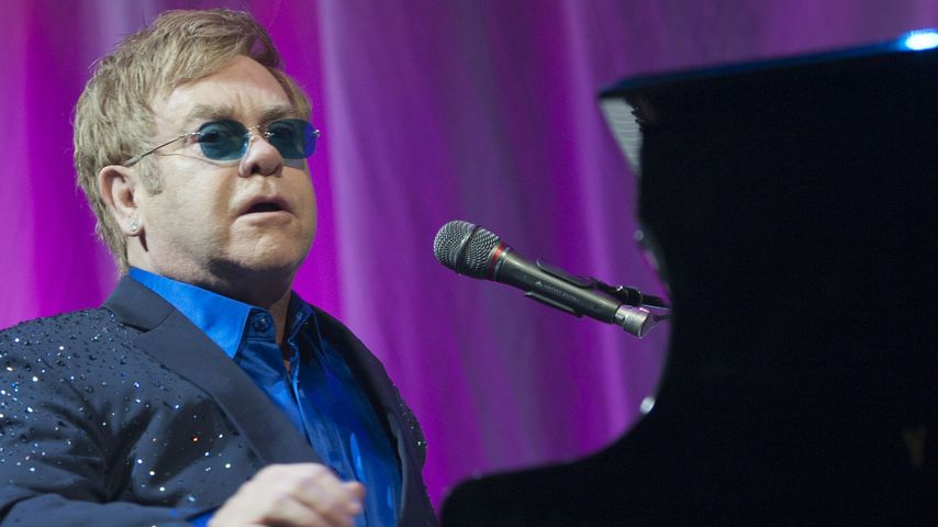 Elton John, Sänger