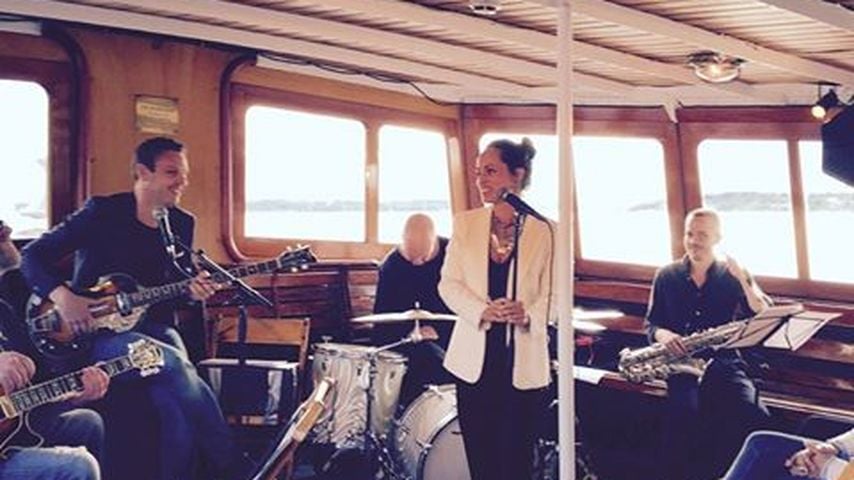 Emilia Mitiku mit ihrer Band