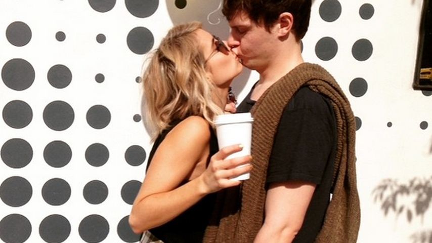 Emma Roberts und Evan Peters 2015