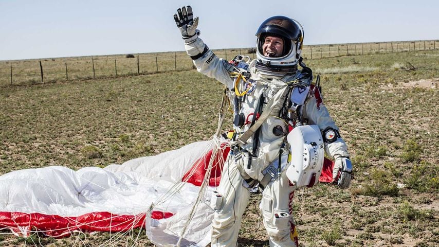Felix Baumgartner nach der Landung aus der Stratosphäre, 2012