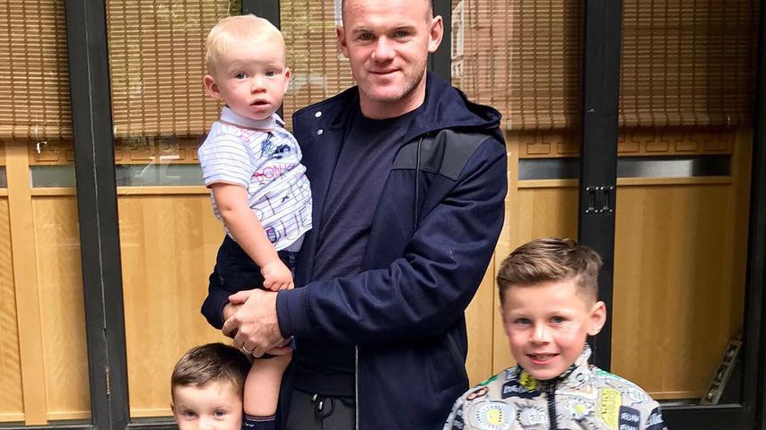 Wayne Rooney mit seinen Söhnen Kai, Klay und Kit