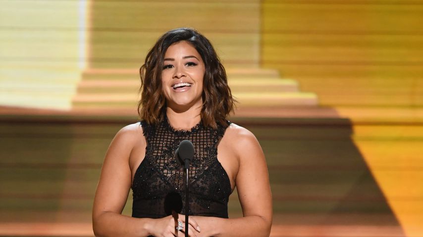 Gina Rodriguez bei den Grammys 2017 in L.A.