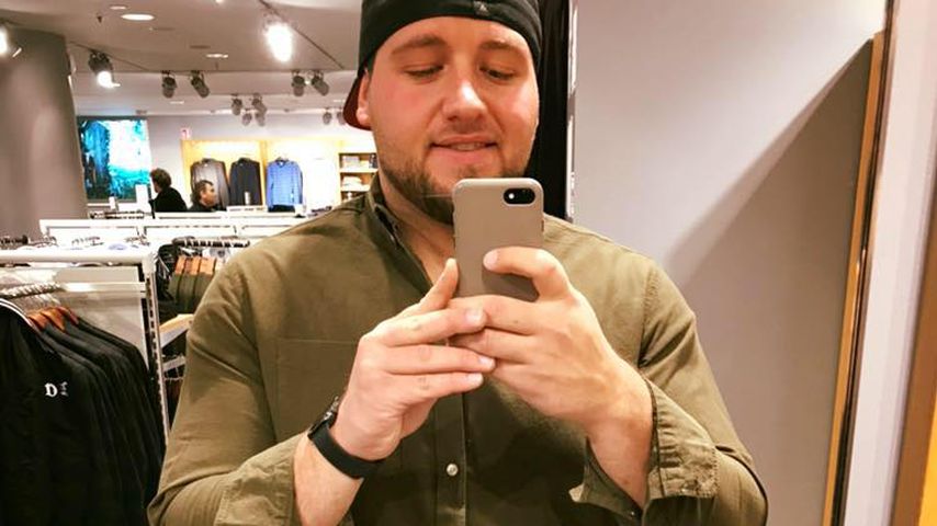 Giulio Arancio in einem Modegeschäft
