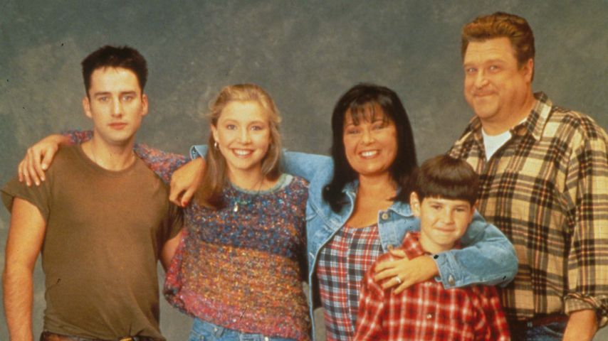 Glenn Quinn, Sarah Chalke, Roseanne Barr, Michael Fishman und John Goodman