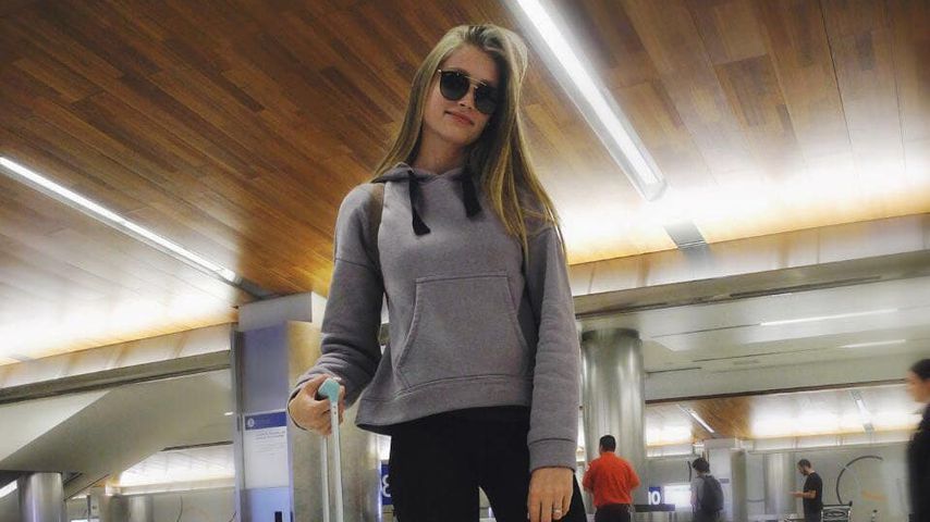 GNTM- Kandidatin Karoline am Flughafen von Los Angeles