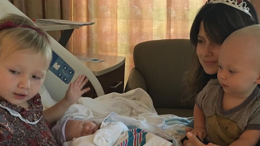Hilaria Baldwin mit ihrem drei Kindern Carmen, Rafael und Leonardo