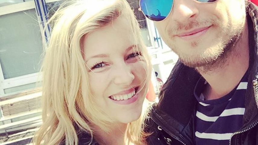 Iris Mareike Steen mit Serienkollege Jörn Schlönvoigt am GZSZ Set