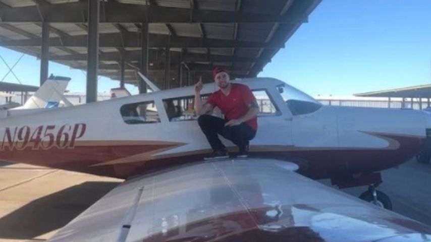 James Pedroza mit seinem Privatjet