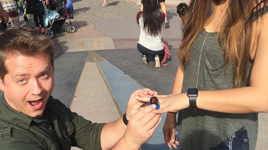 Jason Earles und Katie Drysen im Disneyland